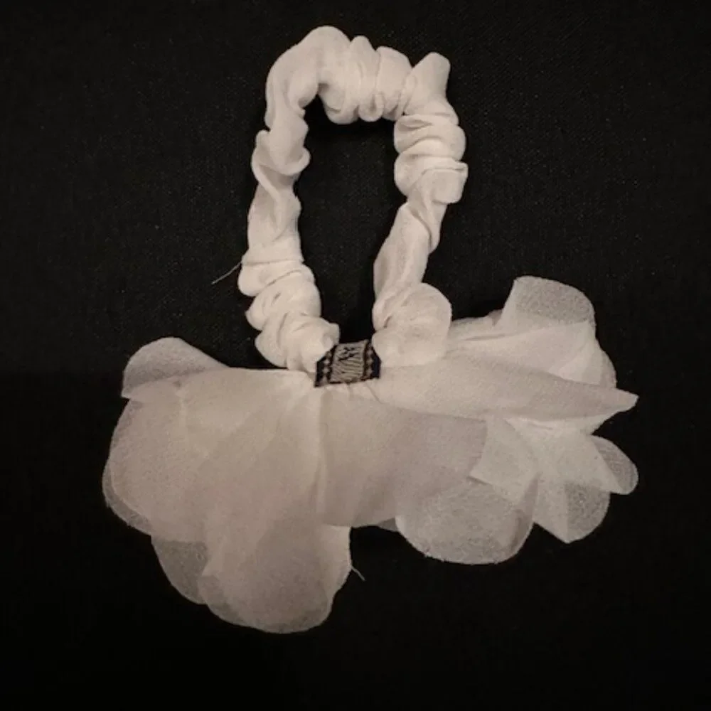 White Flower Chiffon Scrunchie  (kids)  SC2990  Handmade NWT Boutique